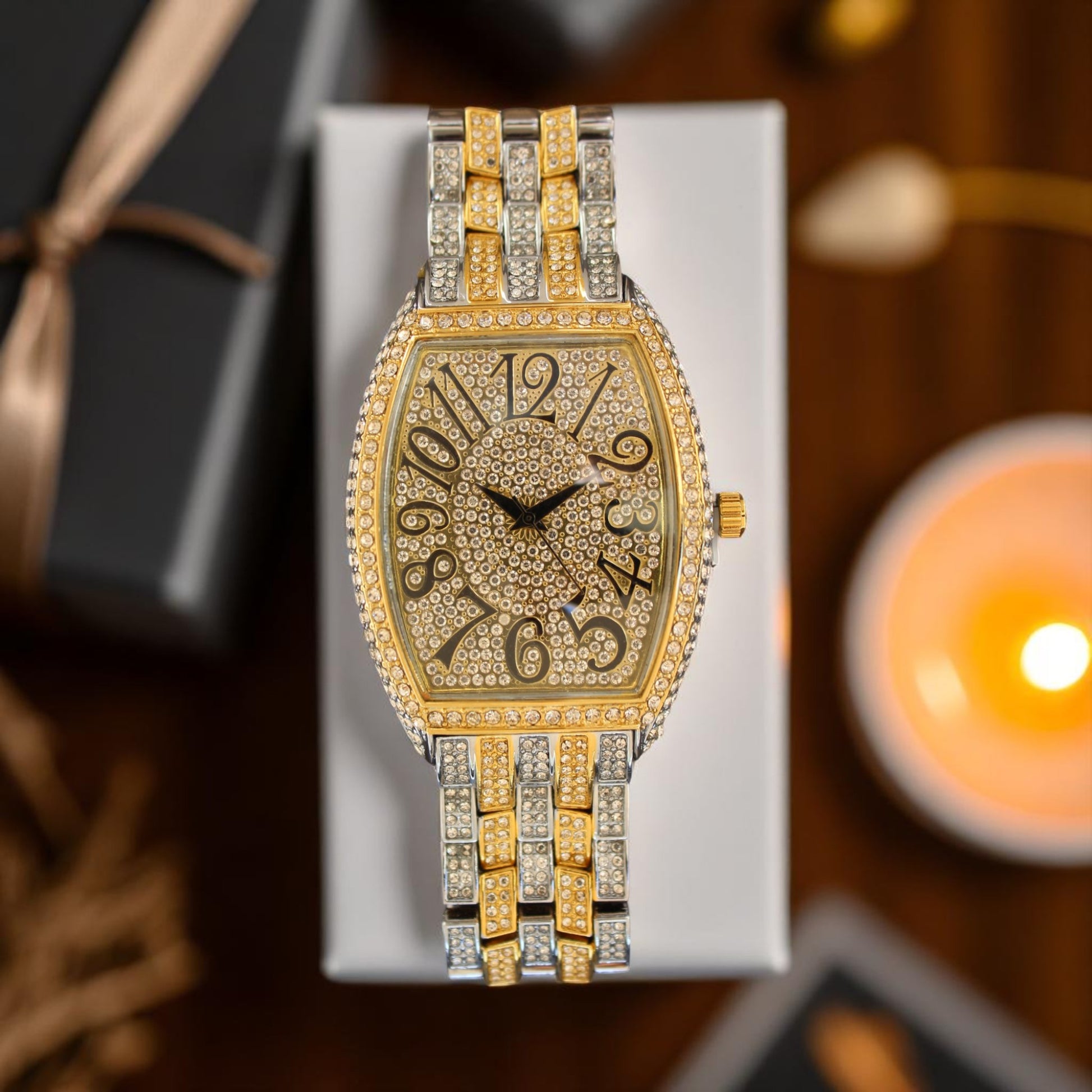 Barrel-shaped gold iced watch with oversized numbers and two-tone bracelet – vintage luxury style